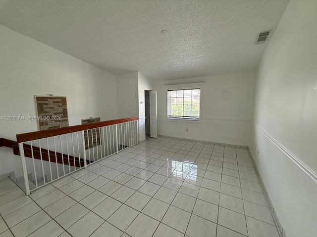 2212 W 74th St 201-28, Hialeah, FL 33016