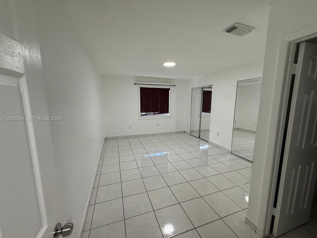 2212 W 74th St 201-28, Hialeah, FL 33016