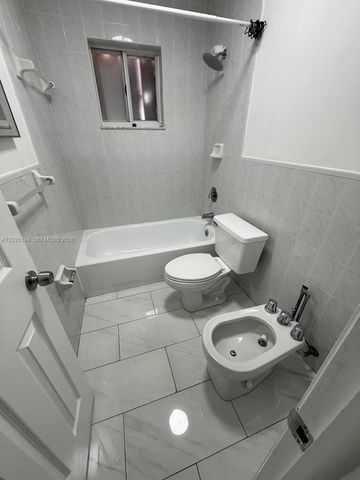 2212 W 74th St 201-28, Hialeah, FL 33016