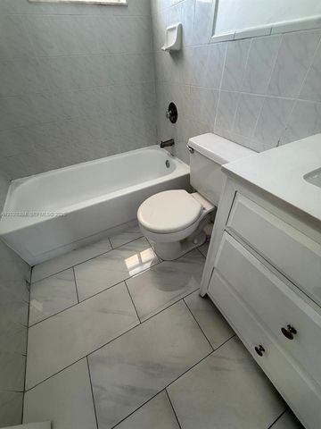 2212 W 74th St 201-28, Hialeah, FL 33016