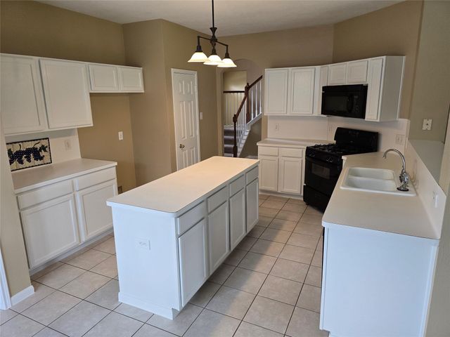 1820 Branch Hill Drive, Pearland, TX 77581