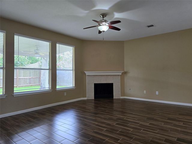 1820 Branch Hill Drive, Pearland, TX 77581