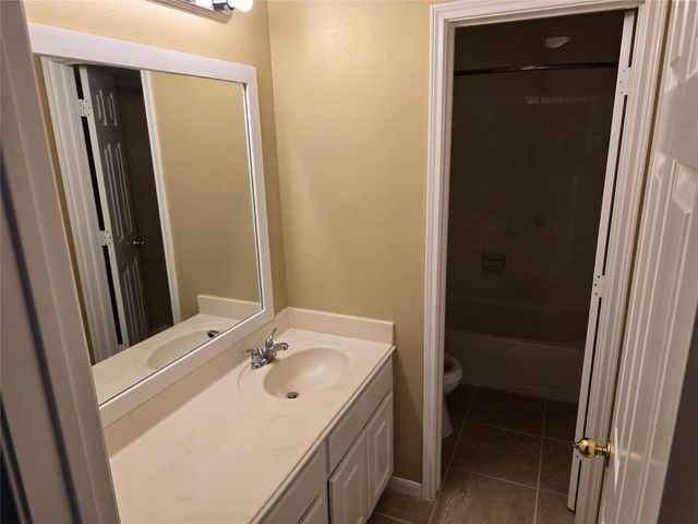 1820 Branch Hill Drive, Pearland, TX 77581