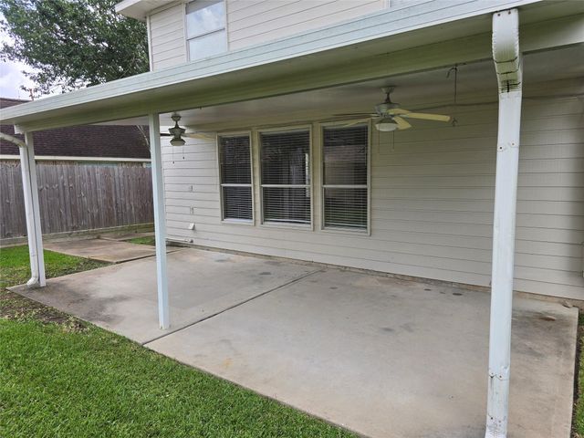 1820 Branch Hill Drive, Pearland, TX 77581