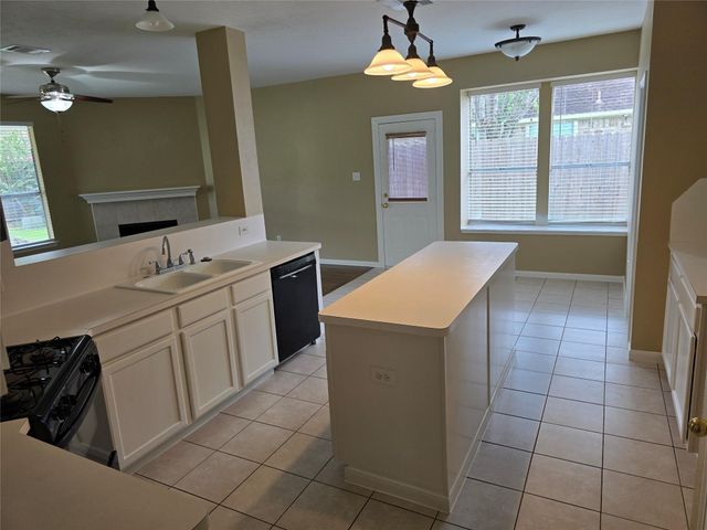 1820 Branch Hill Drive, Pearland, TX 77581