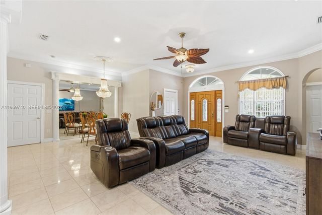 2570 SE 4th Pl, Homestead, FL 33033