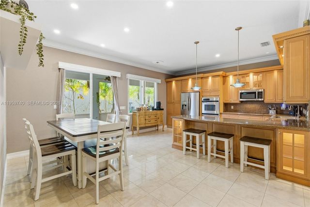 2570 SE 4th Pl, Homestead, FL 33033