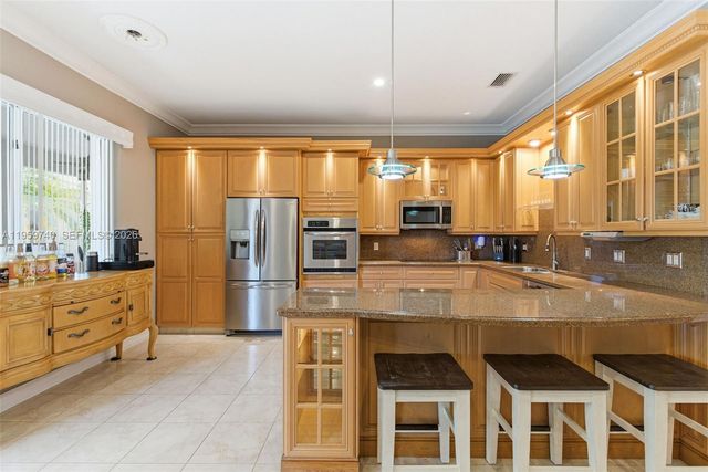 2570 SE 4th Pl, Homestead, FL 33033