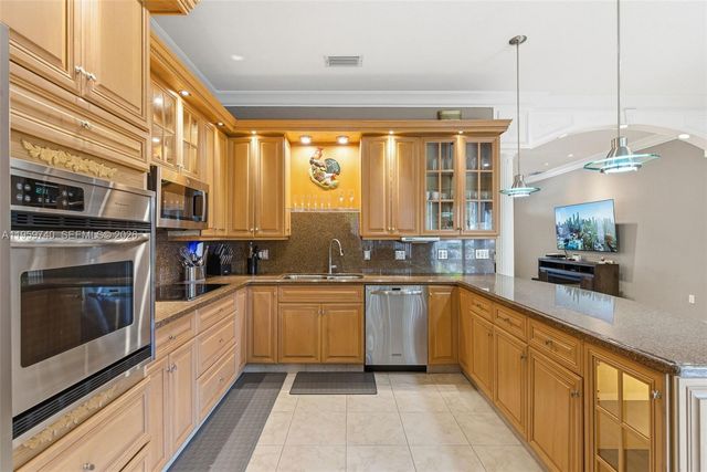 2570 SE 4th Pl, Homestead, FL 33033