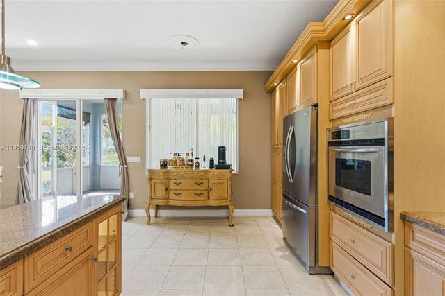 2570 SE 4th Pl, Homestead, FL 33033