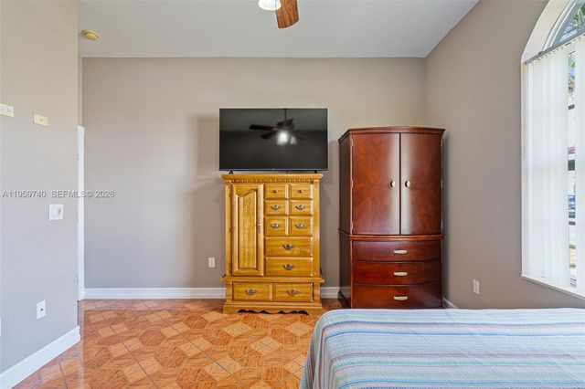 2570 SE 4th Pl, Homestead, FL 33033