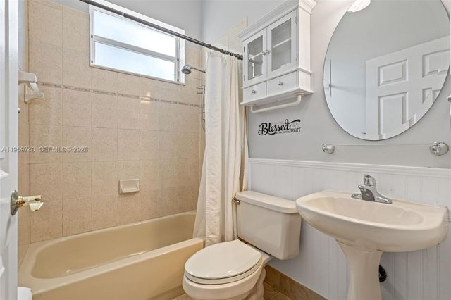 2570 SE 4th Pl, Homestead, FL 33033