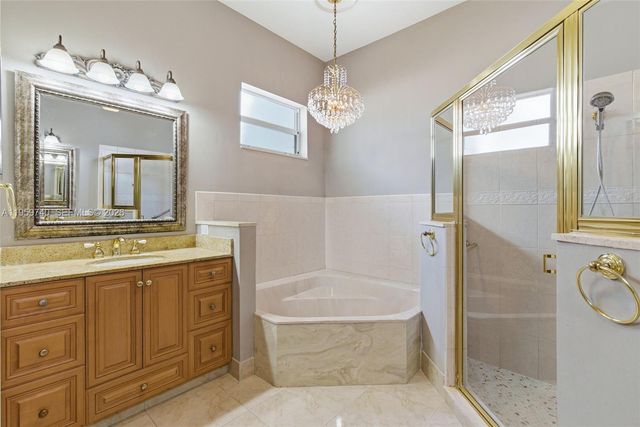 2570 SE 4th Pl, Homestead, FL 33033