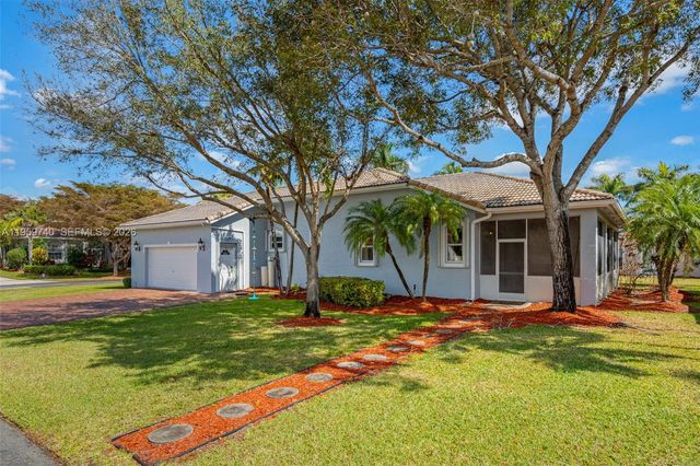 2570 SE 4th Pl, Homestead, FL 33033