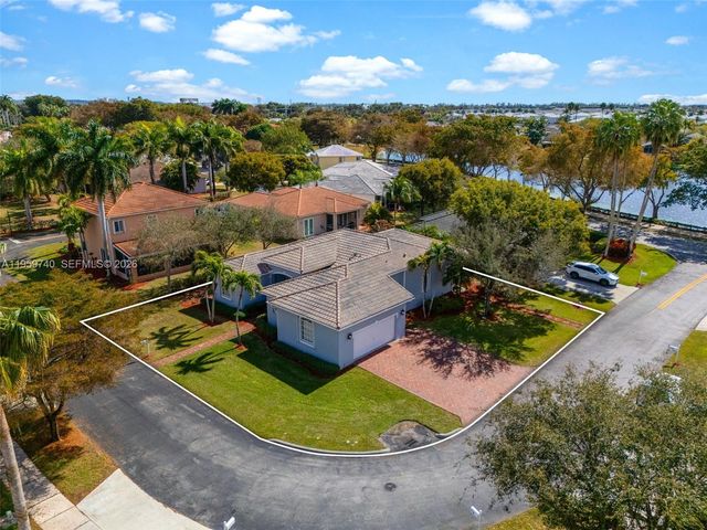 2570 SE 4th Pl, Homestead, FL 33033