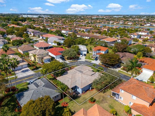 2570 SE 4th Pl, Homestead, FL 33033