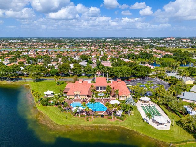 2570 SE 4th Pl, Homestead, FL 33033