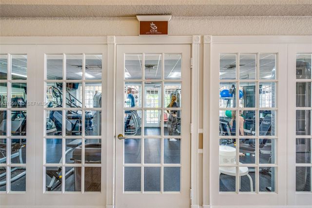 2570 SE 4th Pl, Homestead, FL 33033