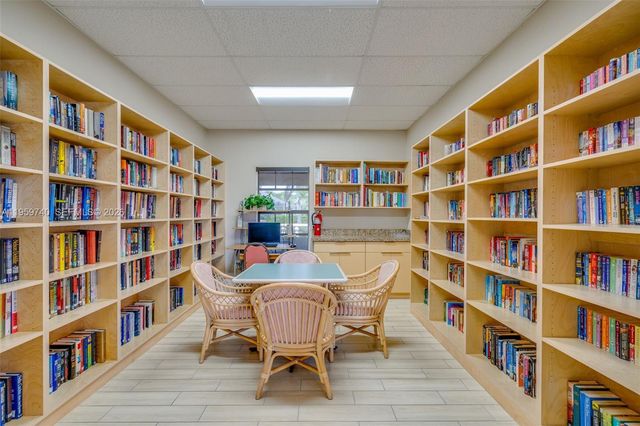 2570 SE 4th Pl, Homestead, FL 33033