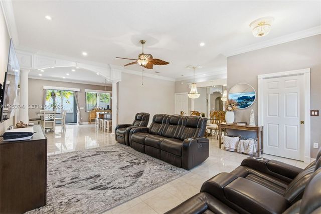 2570 SE 4th Pl, Homestead, FL 33033