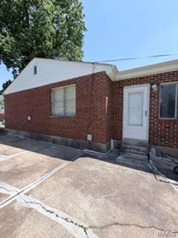 120 Madonna Drive, St Louis, MO 63121