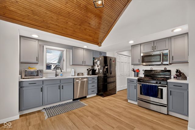 716 Royal Troon Court, Avon, IN 46123