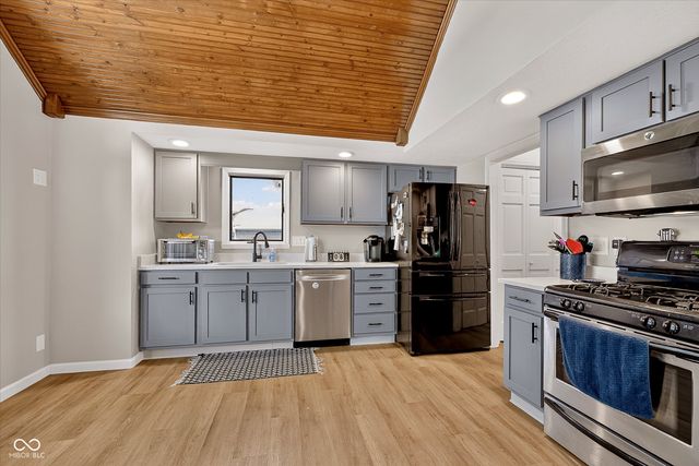 716 Royal Troon Court, Avon, IN 46123