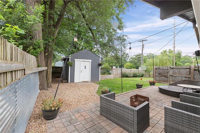 1333 E 19th Street, Lawrence, KS 66046