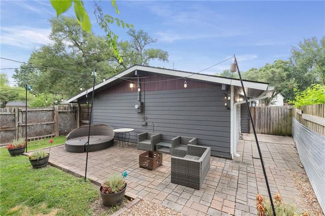 1333 E 19th Street, Lawrence, KS 66046