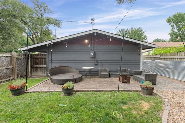 1333 E 19th Street, Lawrence, KS 66046