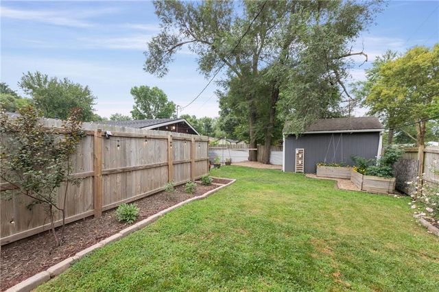 1333 E 19th Street, Lawrence, KS 66046