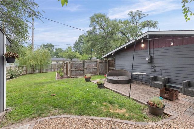 1333 E 19th Street, Lawrence, KS 66046