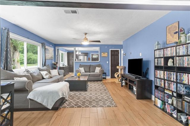 1333 E 19th Street, Lawrence, KS 66046