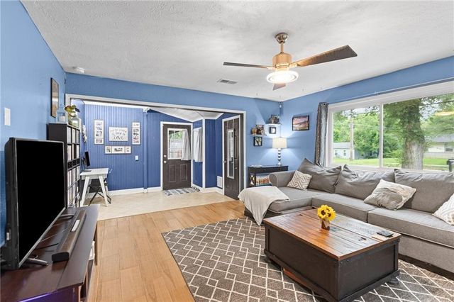 1333 E 19th Street, Lawrence, KS 66046