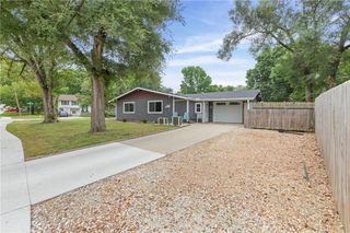 1333 E 19th Street, Lawrence, KS 66046
