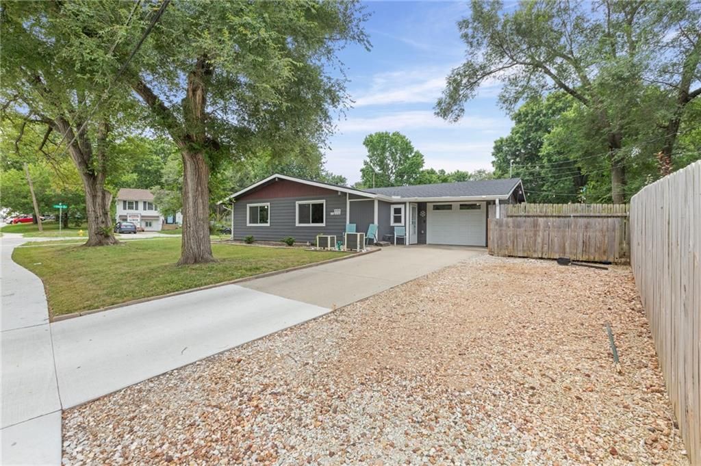1333 E 19th Street, Lawrence, KS 66046