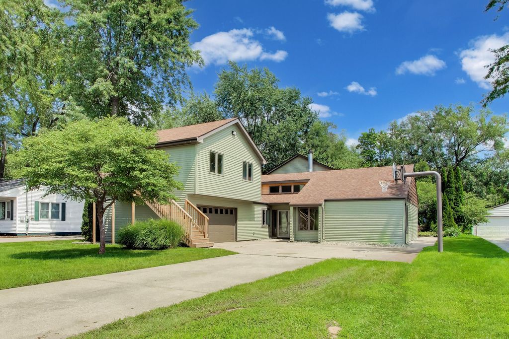9831 Erie Street, Highland, IN 46322