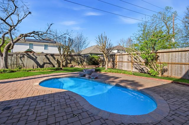 3203 Creek Manor Drive, Houston, TX 77339