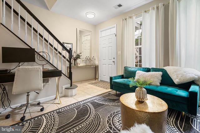 5804 SUMMERS GROVE RD, Alexandria, VA 22304