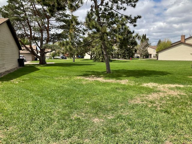 4711 Lund Point, Eagan, MN 55122