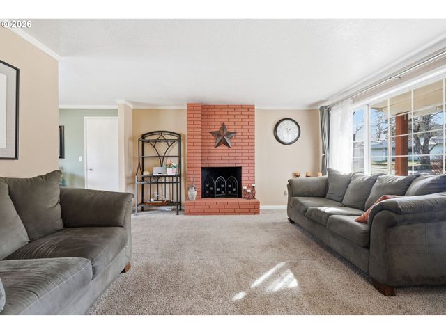 3820 Se STOTT Cir, Troutdale, OR 97060