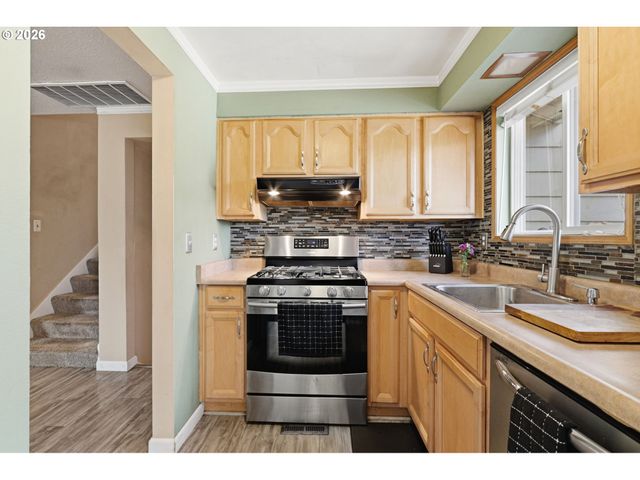 3820 Se STOTT Cir, Troutdale, OR 97060