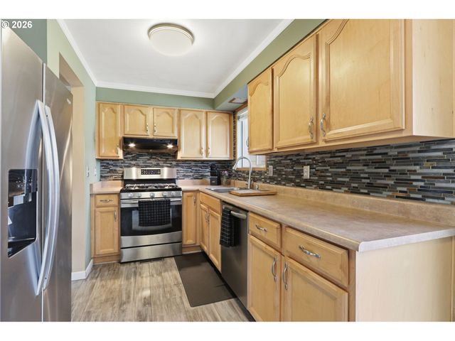 3820 Se STOTT Cir, Troutdale, OR 97060