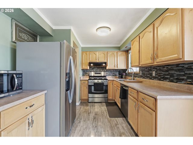 3820 Se STOTT Cir, Troutdale, OR 97060