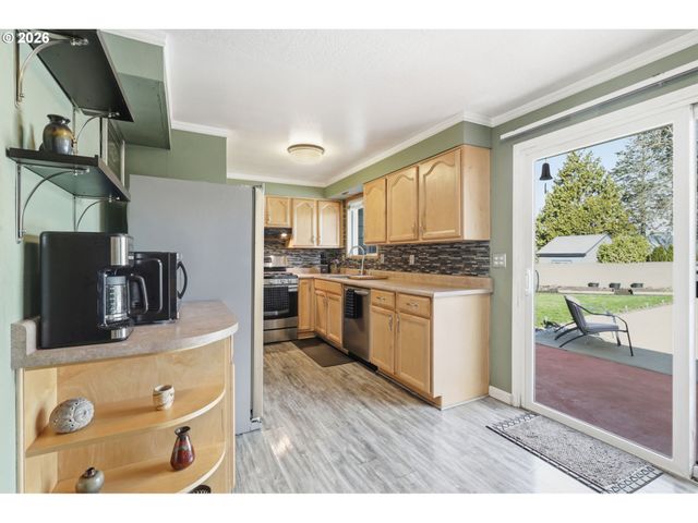 3820 Se STOTT Cir, Troutdale, OR 97060