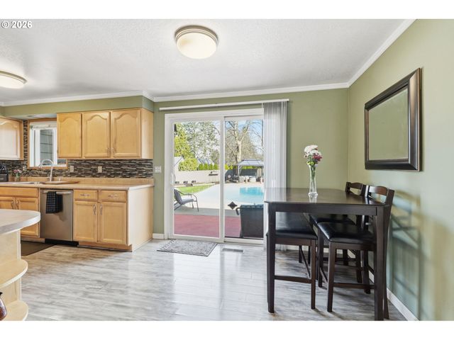 3820 Se STOTT Cir, Troutdale, OR 97060