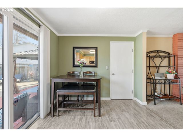 3820 Se STOTT Cir, Troutdale, OR 97060