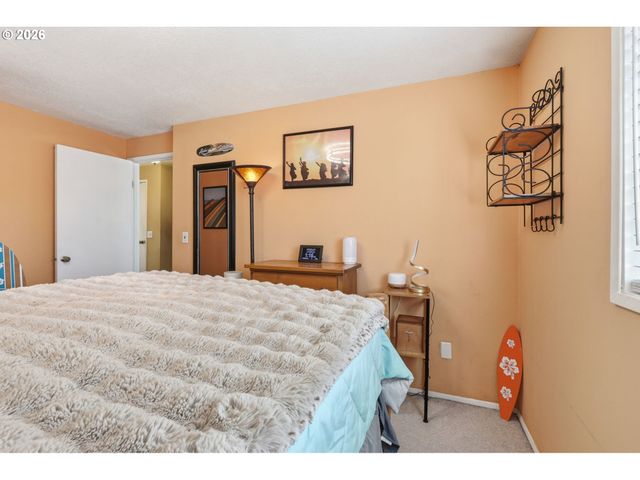 3820 Se STOTT Cir, Troutdale, OR 97060