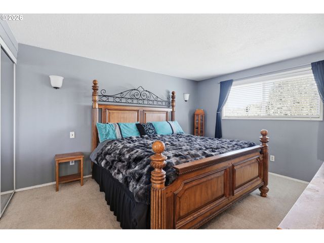 3820 Se STOTT Cir, Troutdale, OR 97060