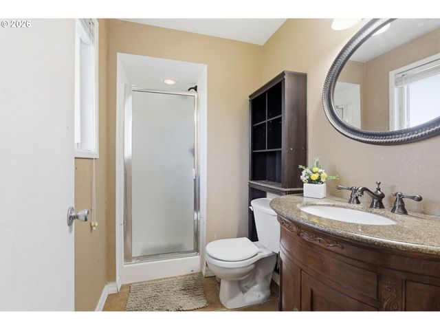 3820 Se STOTT Cir, Troutdale, OR 97060